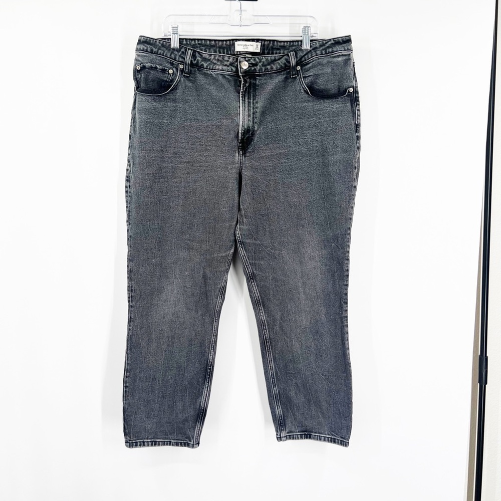 Abercrombie & Fitch Curve Love The Mom Jeans High Rise